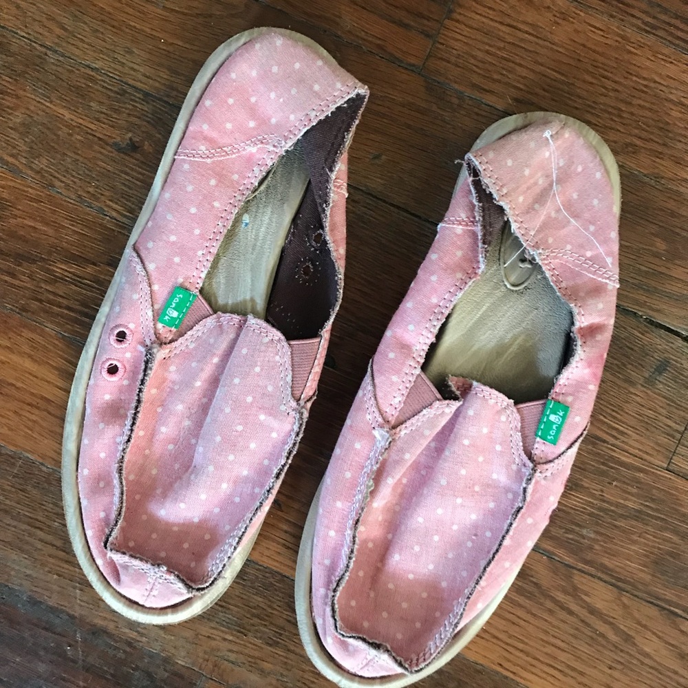 Sanuk beach shoes